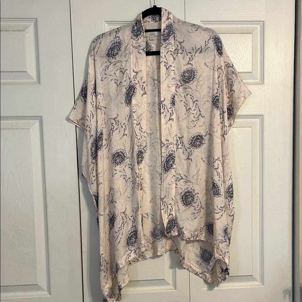 ANN TAYLOR LOFT Size X-Small Small Soft Pink Gray Floral Kimono Blouse Cardigan